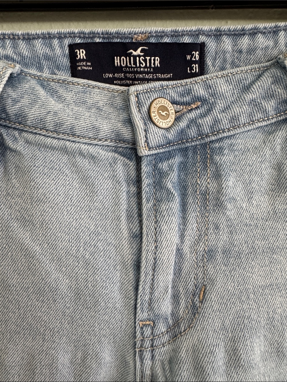Hollister Women’s Light Wash Low Rise 90’s Vintage Straight Jeans